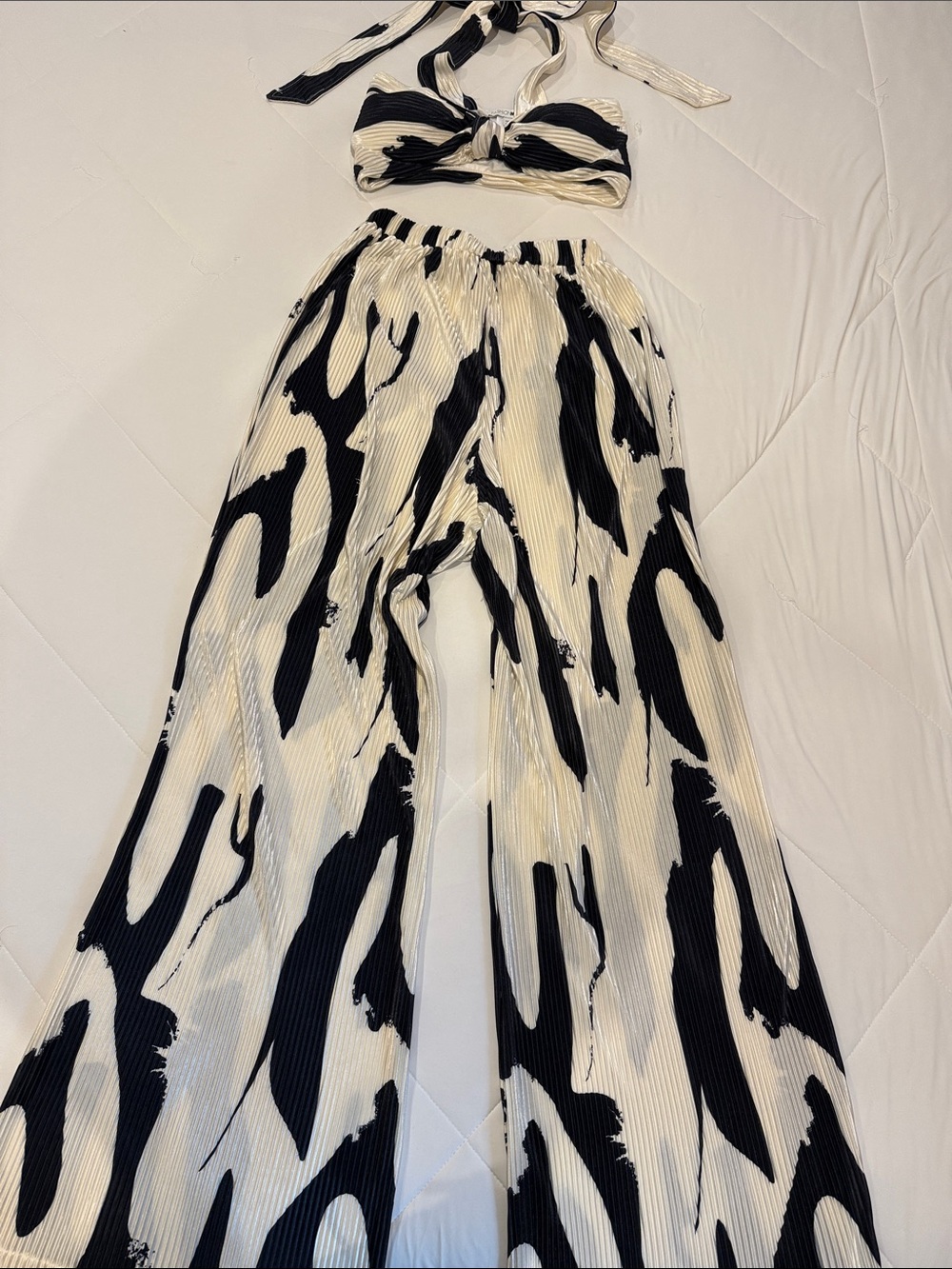 Black & Cream Pleated 2 piece set- Women's Fashion